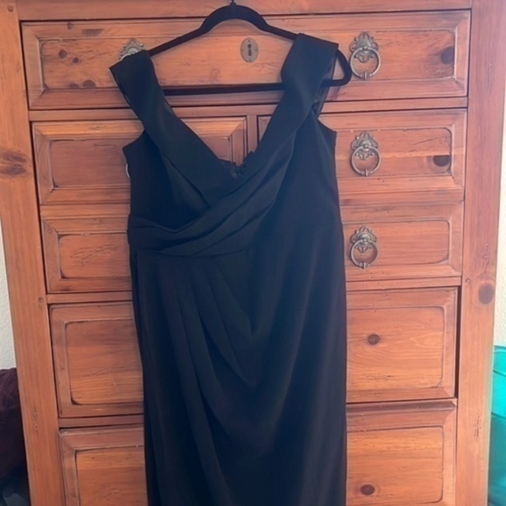 City Chic Black Lined Maxi Dress Size Medium NWT